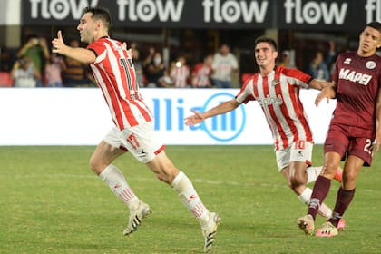 Esta vez con un penal contra Lanús, Mauro Boselli siguió convirtiendo para Estudiantes: el regresado delantero suma tres tantos en tres fechas por la Copa de la Liga Profesional.