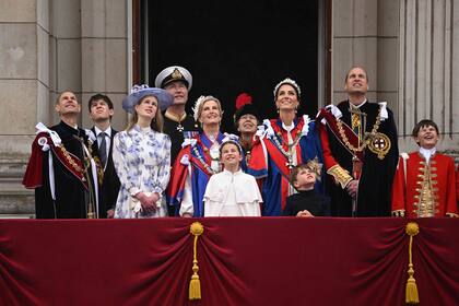 Esta vez, las grandes ausencias estuvieron marcadas por el príncipe y el príncipe Andrés, que aunque estuvieron en la ceremonia de la abadía de Westminster, no fueron invitados al balcón.