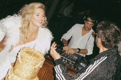 Esta vez, Meme -que es dj profesional- no se ocupó de la música de la fiesta y estuvo pendiente en todo momento de Mery,