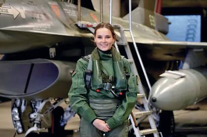 Esta visita de Ingrid Alexandra de Noruega es la segunda que realiza este año a diferentes destacamentos de las Fuerzas Armadas. A principios de noviembre pasó un día con la tropa de cazadores de Rena donde saltó al vacío en paracaídas desde una torre.