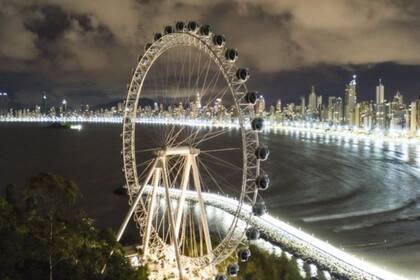 Esta vista panorámica, una de las más altas del continente, fue una añadida reciente al horizonte de Balneario Camboriu