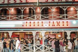Cierra el histórico boliche de zona oeste Jesse James y comienza su demolición