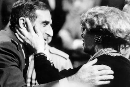 Estaba casada con el controvertido excombatiente de Malvinas y militar carapintada, fallecido en 2009