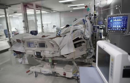Estaba internada en un hospital, encendió un cigarrillo, las sábanas se prendieron fuego y murió