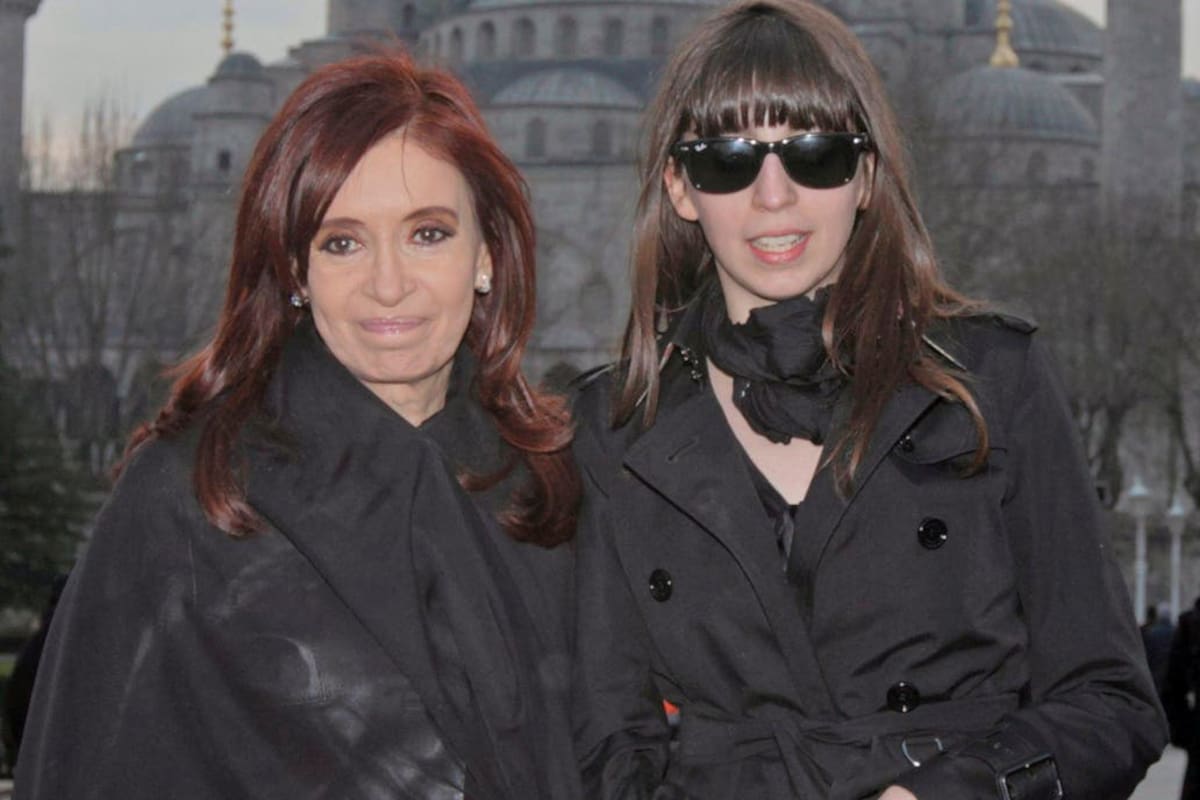 Estaba previsto que la expresidenta volviera al país pasado mañana, pero pidió quedarse dos días más