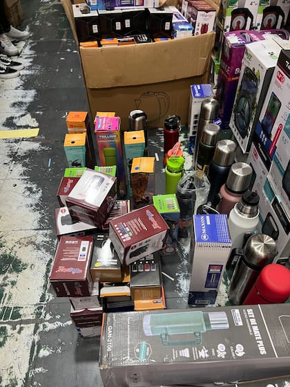 Estaban a la venta en locales ubicados en Pasteur al 200 y al 300, Larrea al 300, Bartolomé Mitre al 2200, Azcuénaga al 100 y al 300 y Junín al 400.