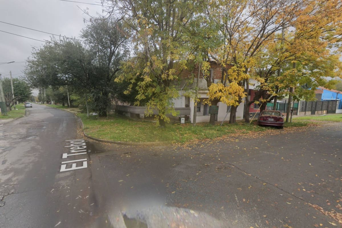 Estaban discutiendo en una esquina de Temperley cuando uno de ellos se subió al auto y lo atropelló hasta matarlo.