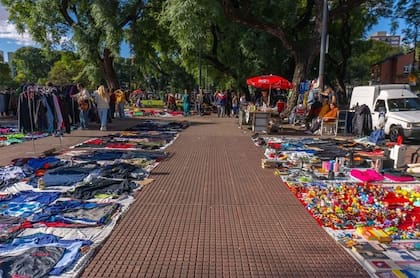 Establece multas de hasta $58 millones por venta ilegal en el espacio público