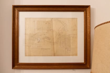 Establecimiento Las Marías conserva planos, fotos y elementos históricos.