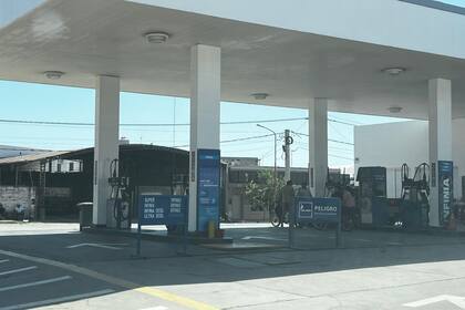 Estación de servicio en Orán, Salta, sin clientes por la falta de combustible, el lunes pasado