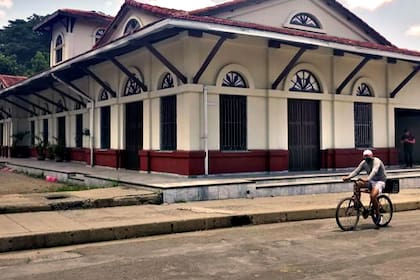 Estación de trenes de Cienfuegos, en Cuba, vacía como consecuencia de la falta de combustible y electricidad