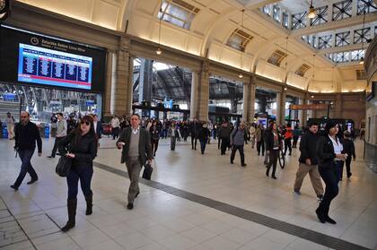 Estación Retiro con trtenes, sin subtes y con menos movimiento que el habitual