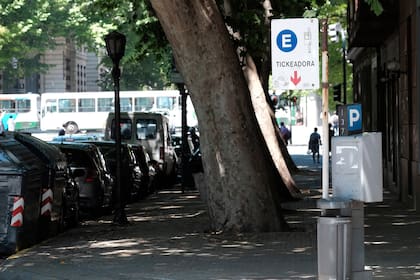 En la Ciudad de Buenos Aires se levantará el estacionamiento medido para facilitar la circulación de personas en sus vehículos particulares