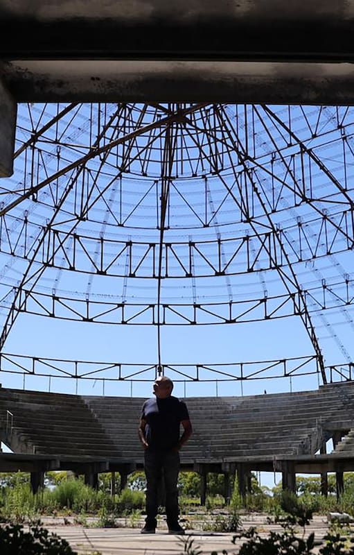 Estadio abandonado en San Bernardo