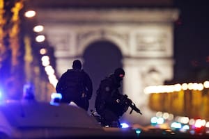 Estado Islámico se adjudicó el tiroteo en los Campos Elíseos de París