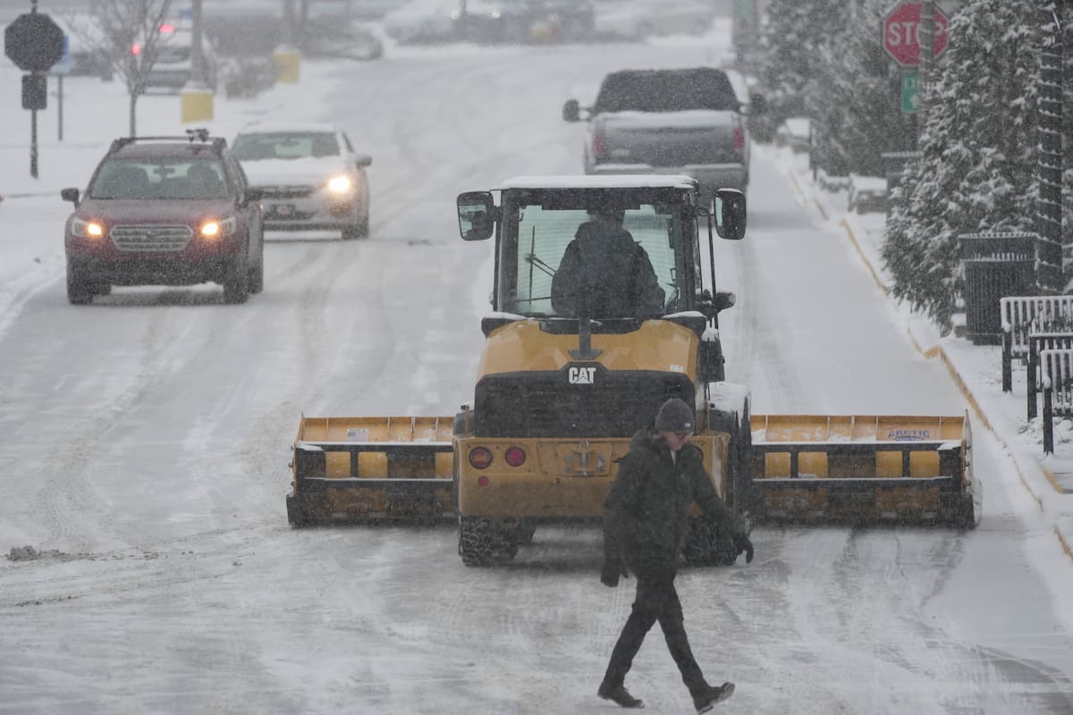 Estados como Florida y Texas tienen temperaturas por debajo de la media estacional, mientras que en Nueva York y Pensilvania la nieve acumulada puede provocar cortes de caminos y caída de líneas eléctricas