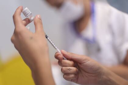 Estados Unidos alcanzó el 70 por ciento de la población adulta inmunizada con al menos una dosis