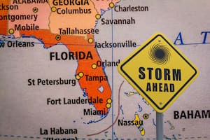 Se aproxima una ronda de lluvias tropicales sobre Florida y millones de personas quedan bajo alerta de inundaciones