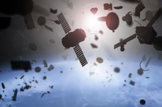 Qué se sabe del arma que Estados Unidos dice que desplegó en el espacio
