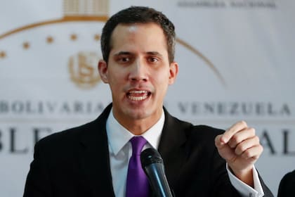 Juan Guaidó juró ayer como "presidente encargado" de Venezuela