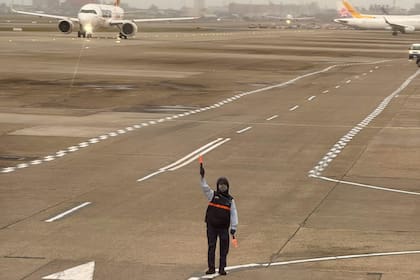 Estados Unidos, México y Canadá, los países organizadores del Mundial que comenzará a disputarse este próximo 11 de junio, anunciaron este jueves que implementarán una serie de medidas sanitarias relacionadas con los viajes para las personas procedentes de las regiones africanas con mayor riesgo de ébola, con el objetivo de proteger a los ciudadanos y a los visitantes durante el torneo.