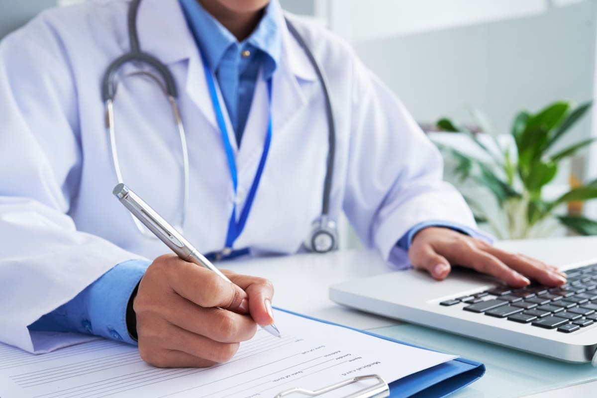 Estados Unidos ofrece una residencia permanente a través de una exención para médicos por interés nacional