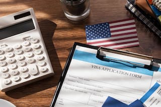 Malas noticias para los colombianos: qué significa para los migrantes la pausa en la emisión de la visa americana