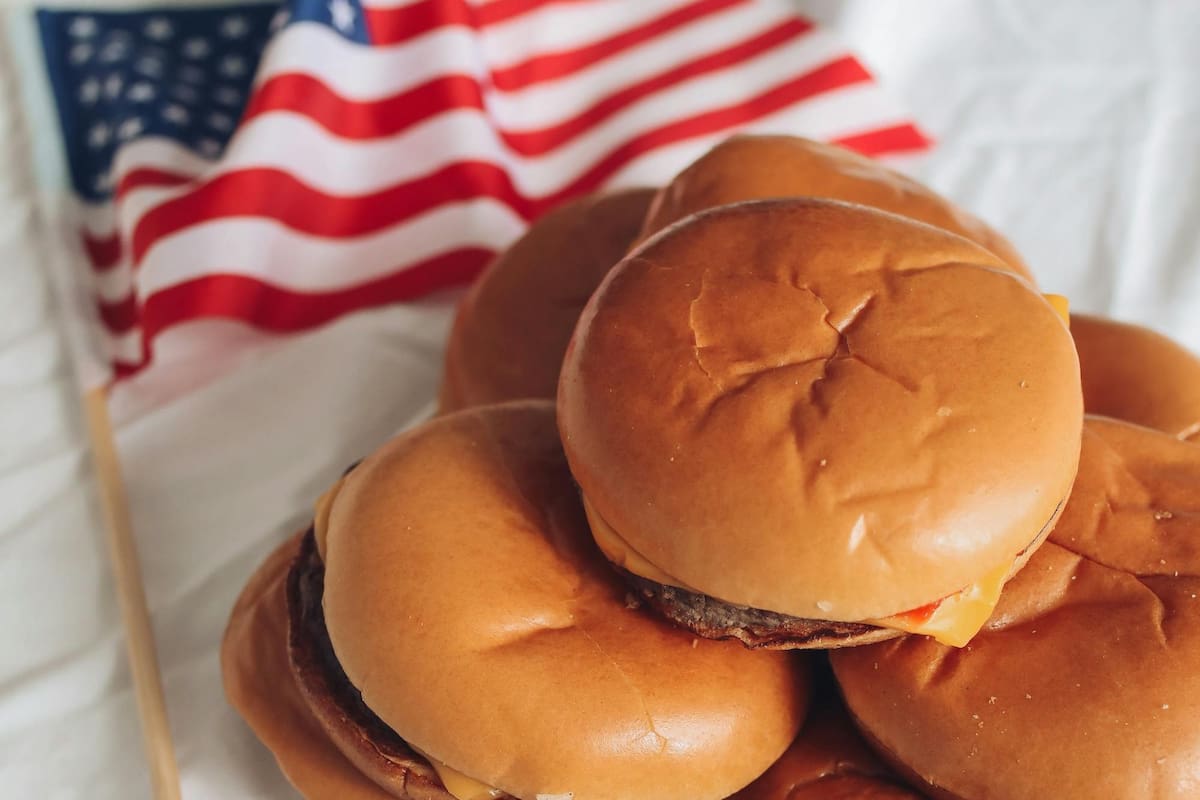 Estados Unidos requiere principalmente carne magra para mezclar con la propia que tiene mucha grasa para hacer hamburguesas con ese blend, dicen los expertos