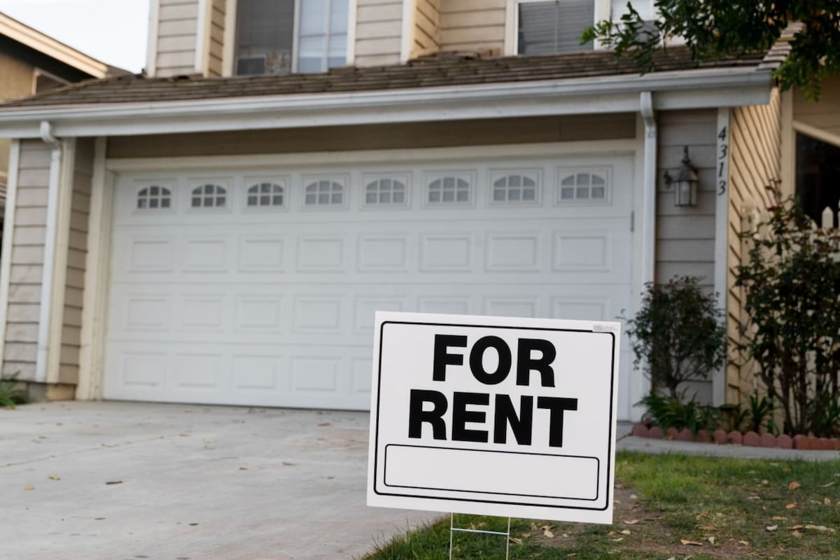 Estados Unidos tiene diversos programas federales que ayudan a las personas con bajos ingresos a encontrar alquiler asequibles