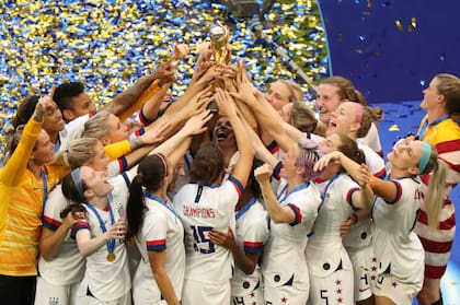 Estados Unidos y la Copa del Mundo: las jugadoras de la selección celebrando el segundo título consecutivo y el cuarto en la historia