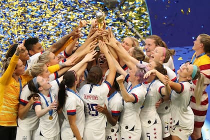 Estados Unidos y la Copa del Mundo: las jugadoras de la selección celebrando el segundo título consecutivo y el cuarto en la historia
