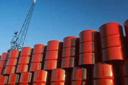 Estados Unidos y otros países guardan vastas reservas en barriles de petróleo de las que pueden echar mano en caso de desabastecimiento