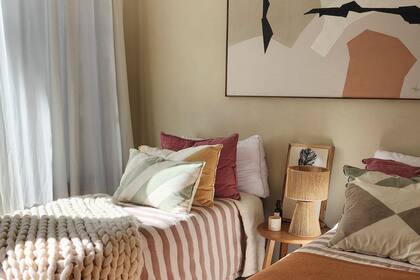 Estampados y vivos, los complementos hacen los espacios más dinámicos ya que pueden renovarse con facilidad.