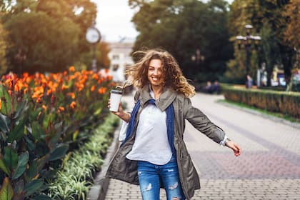 Están quienes aprecian el sabor el café y los que desean “despertarse” más, pero también perciben que esta bebida aumenta sus niveles de ansiedad o les provoca dolor estomacal y acidez