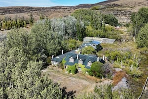 Estancia del Cañadon de las vacas.
Fue una estancia ovejera que actualmente se encuentra desocupada y abandonada.