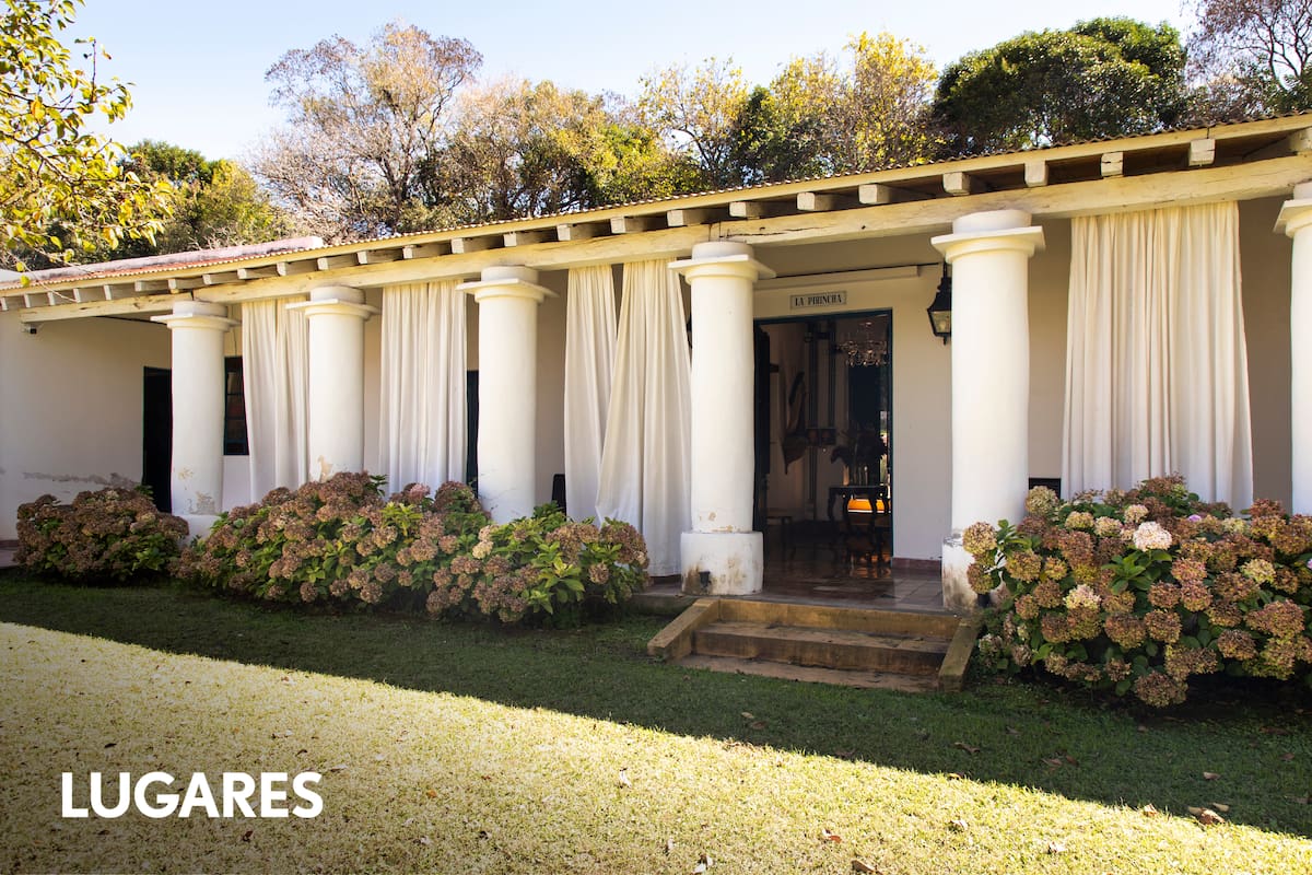 Era uma casa de retiro para freiras, foi transformada e hoje recebe hóspedes