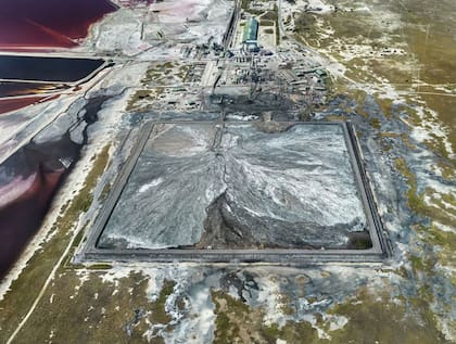 Estanque de relaves #4, Botswana Ash Company, Sua Pan, Botswana, 2019