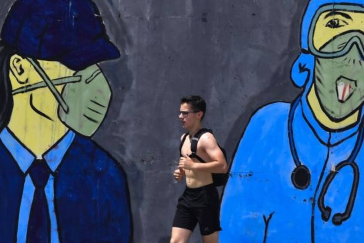 Estar al aire libre disminuye el riesgo de contagio, pero si se trata de un lugar abarrotado de gente, el riesgo existe