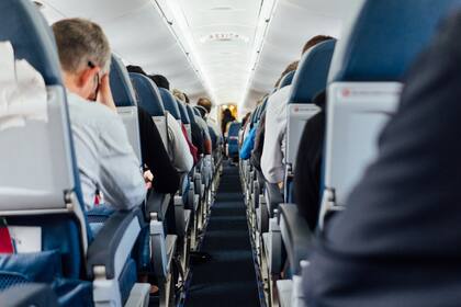 Estar hidratado y comer liviano son claves a la hora de un vuelo largo.