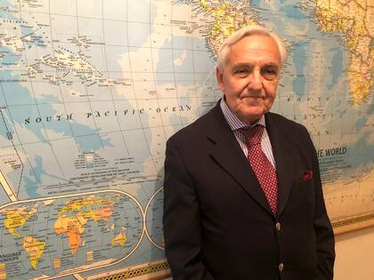 "Estar y existir: eso es hacer política. No es político aquel que queda fuera del juego político", dice Rosendo Fraga