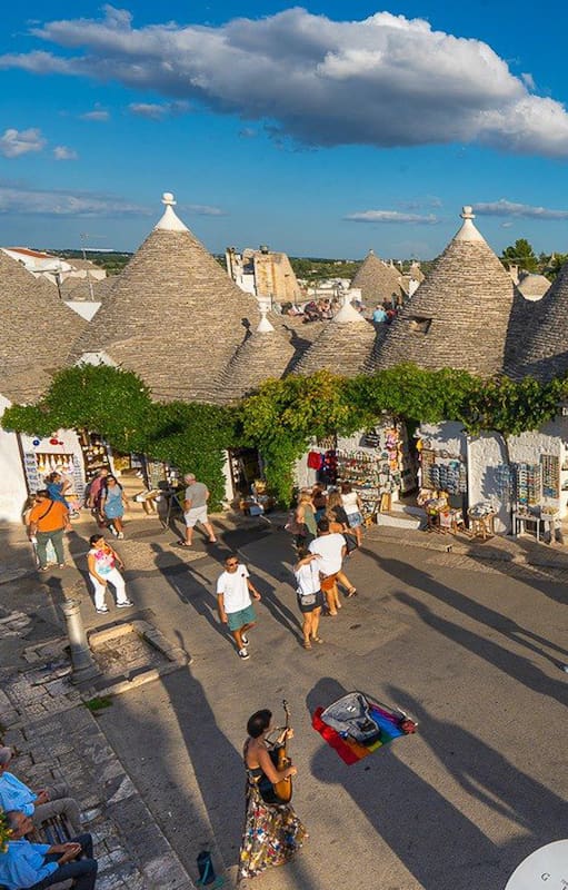 Estas construcciones clásicas de Alberobello son patrimonio de la humanidad por Unesco desde 1996