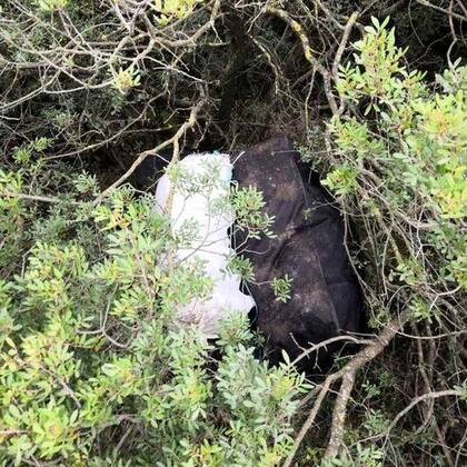 Estas dos bolsas con unos 50 kg de cannabis fueron incautadas en la frontera.