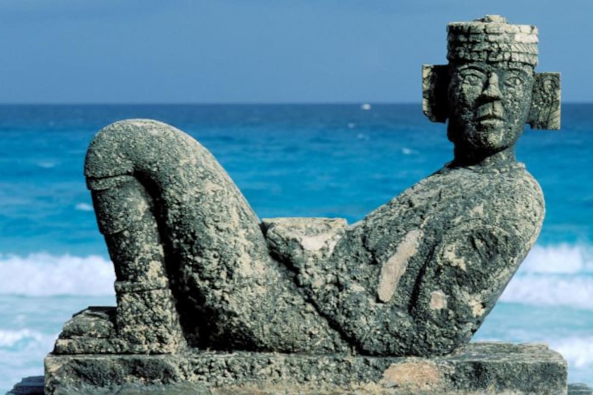 Estas esculturas son comúnmente asociadas con la cultura maya, aunque no fue la única que las tuvo.