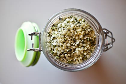 Estas semillas, se pueden emplear en diferentes preparaciones tanto dulces como saladas, junto al yogur con los cereales, en batidos para adicionar valor nutricional, en ensaladas, sopas, guisos y jugos