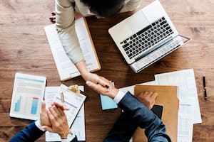 Estas son las cosas que hacen las personas exitosas en su rutina para seguir generando dinero, de acuerdo a la inteligencia artificial