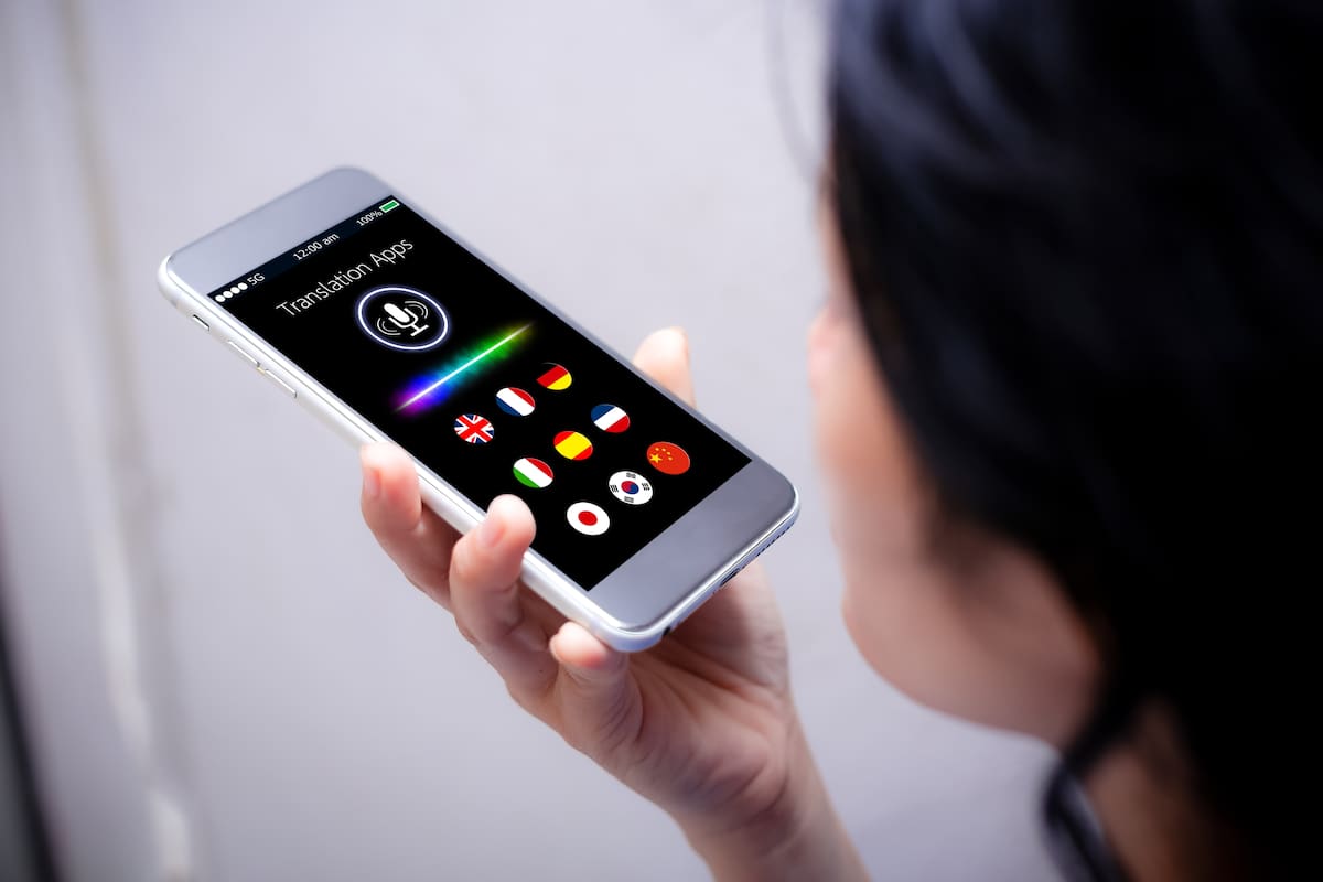 Estas son las mejores aplicaciones de IA para traducir conversaciones mientras se viaja
