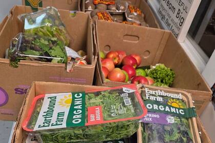 Estas son las organizaciones y negocios que brindan ayuda alimentaria en El Paso (Facebook/YouEAtIEAtfoodpantry)