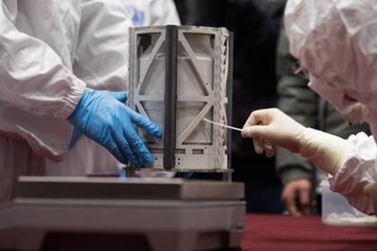 Estas son las primeras muestras lunares traídas a la Tierra en más de 40 años. Crédito: EuropaPress