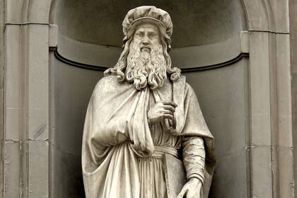 Estatua de Leonardo da Vinci en Florencia, Italia. En el Renacimiento una sola persona podía abarcar gran parte del saber que la civilización había acumulado hasta entonces; eso ya no es posible