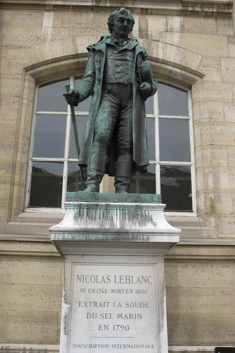 Estatua de Nicolas Leblanc